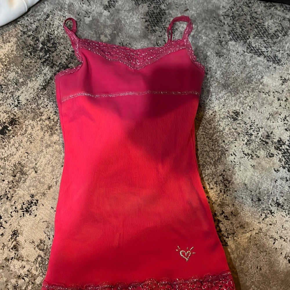pink tank top